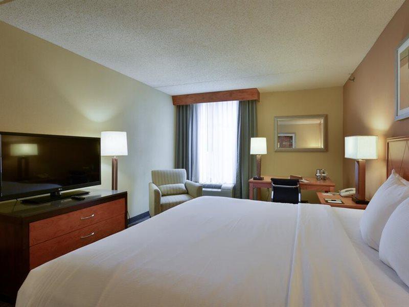 Wyndham Columbus Hotel 3*