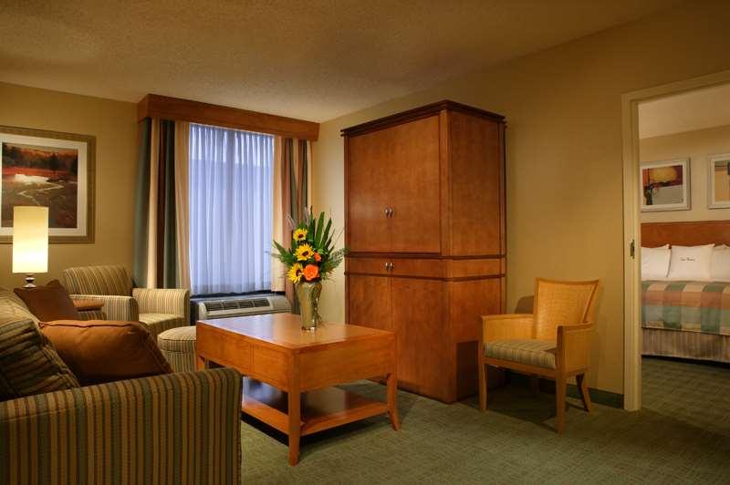 Wyndham Columbus Hotel 3*