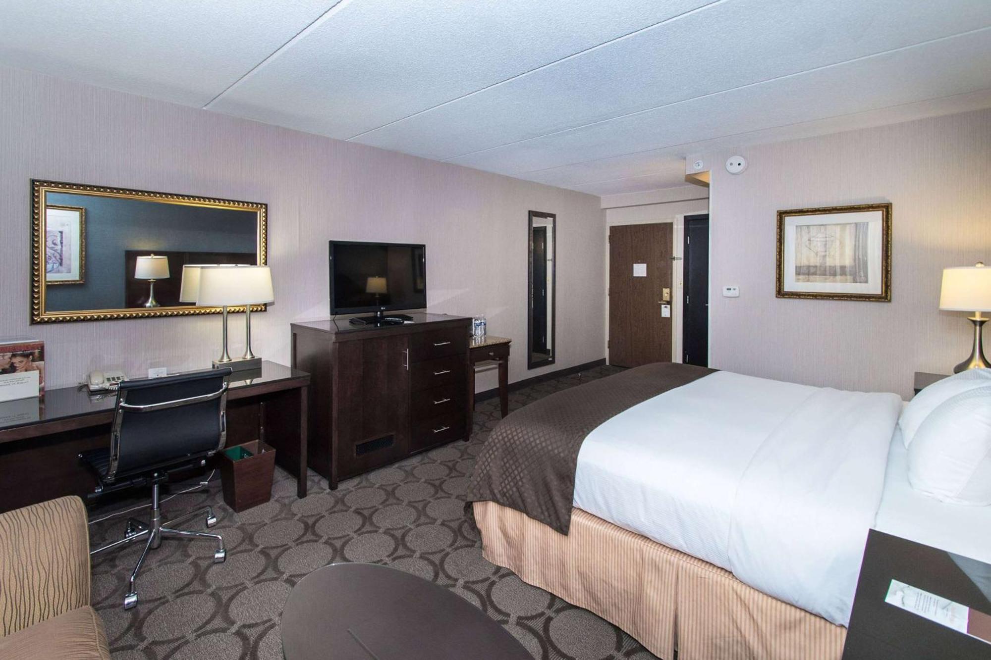 Wyndham Columbus Hotel