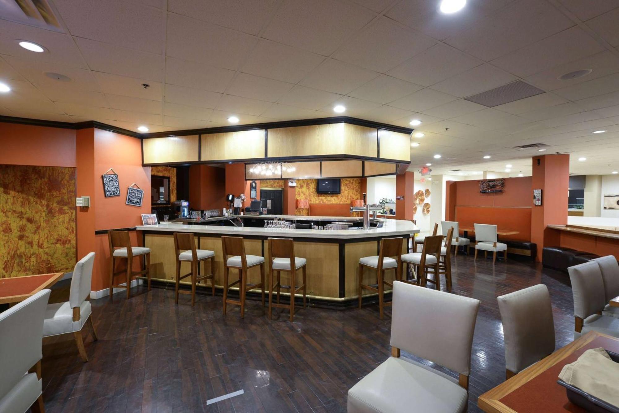 Wyndham Columbus Hotel 3*